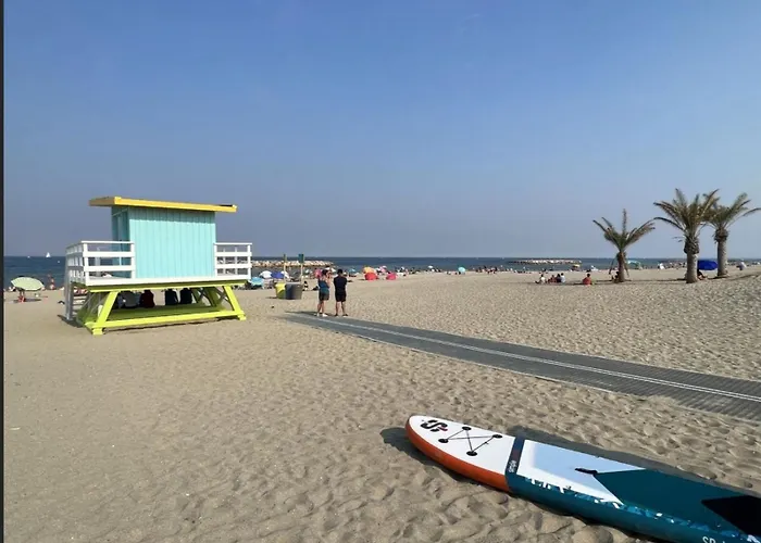 Au bord de l'eau mer, lac, et Canigou, Classé 3 étoiles !