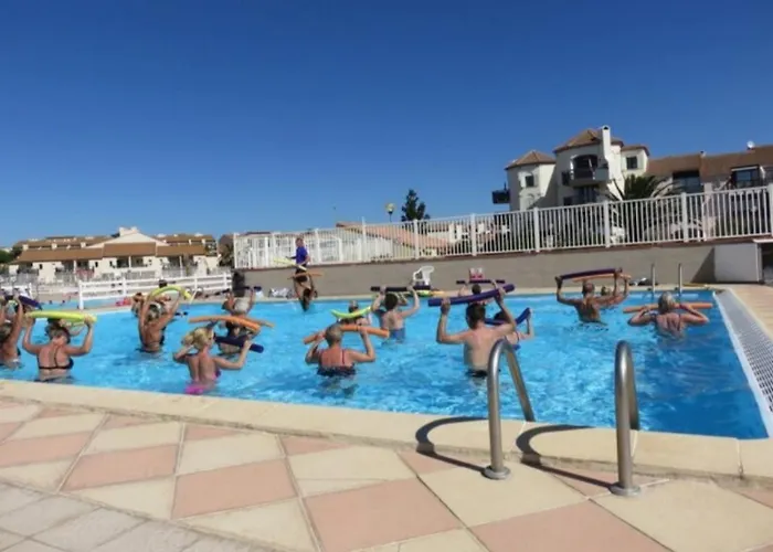 Au bord de l'eau mer, lac, et Canigou, Classé 3 étoiles !