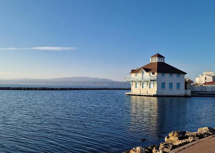 Appartamento Au bord de l'eau mer, lac, et Canigou, Classé 3 étoiles !