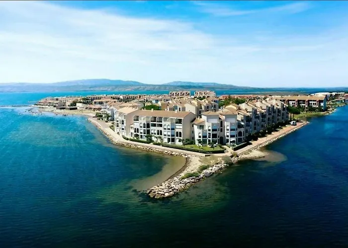 Au bord de l'eau mer, lac, et Canigou, Classé 3 étoiles ! * Le Barcarès