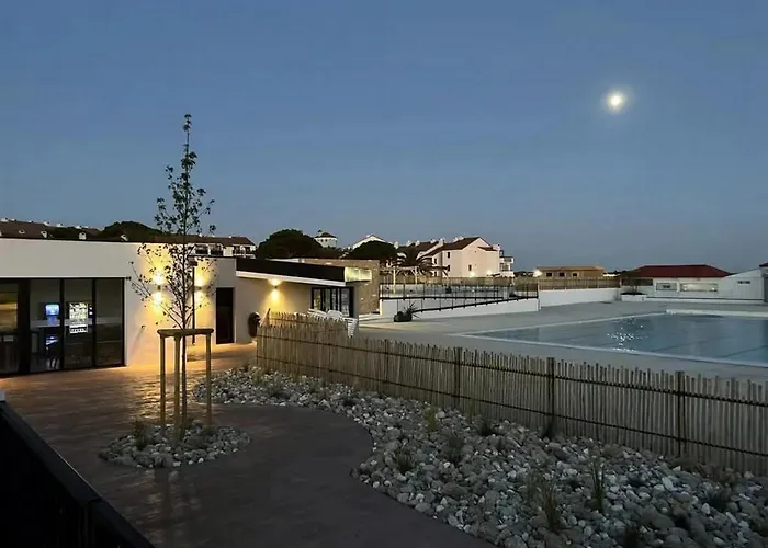 Au bord de l'eau mer, lac, et Canigou, Classé 3 étoiles ! *